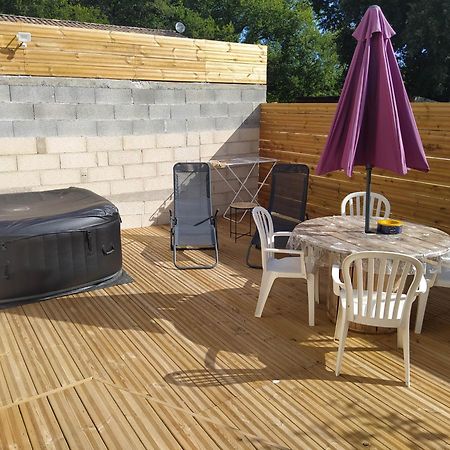 Studio Cosy Avec Terrasse Et Jacuzzi A Disposition De Mai A Aout Rians  Exterior photo