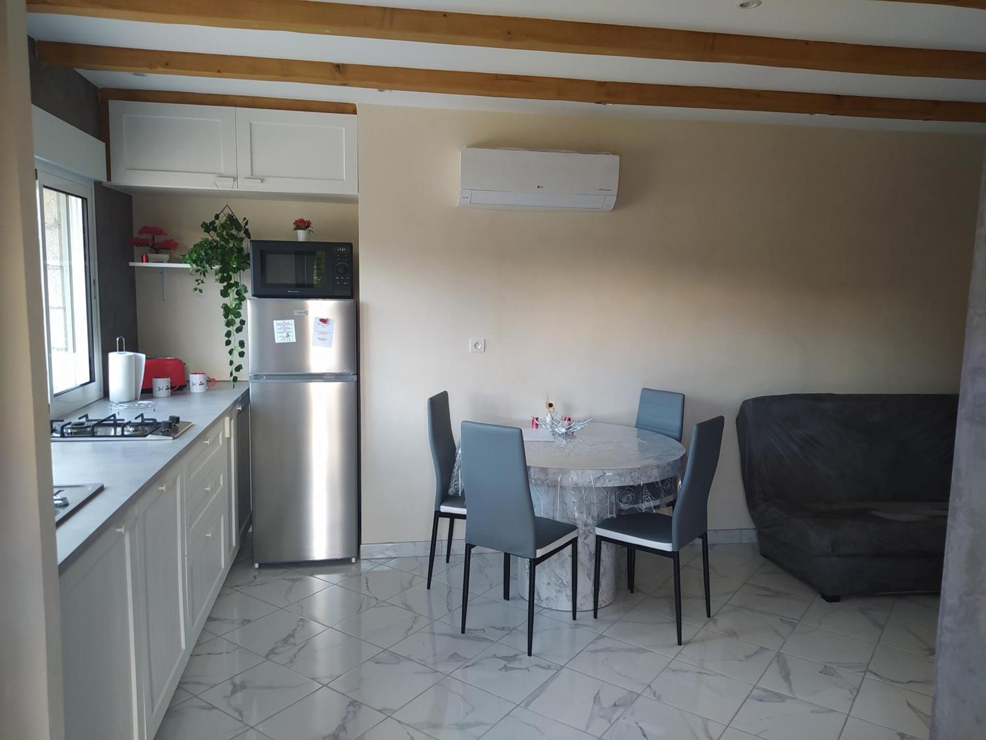 Studio Cosy Avec Terrasse Et Jacuzzi A Disposition De Mai A Aout Rians  Exterior photo