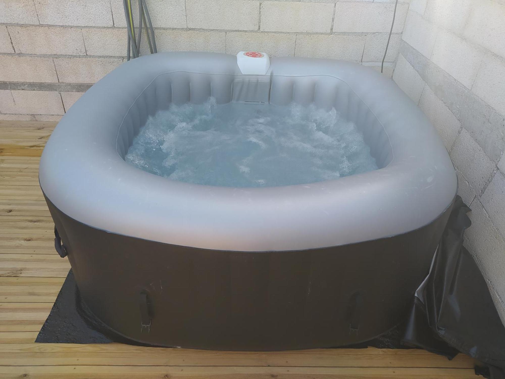 Studio Cosy Avec Terrasse Et Jacuzzi A Disposition De Mai A Aout Rians  Exterior photo