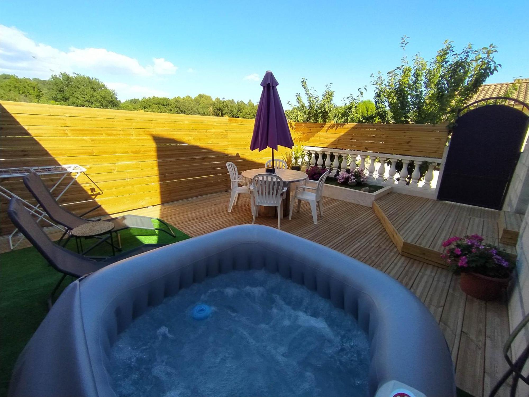 Studio Cosy Avec Terrasse Et Jacuzzi A Disposition De Mai A Aout Rians  Exterior photo
