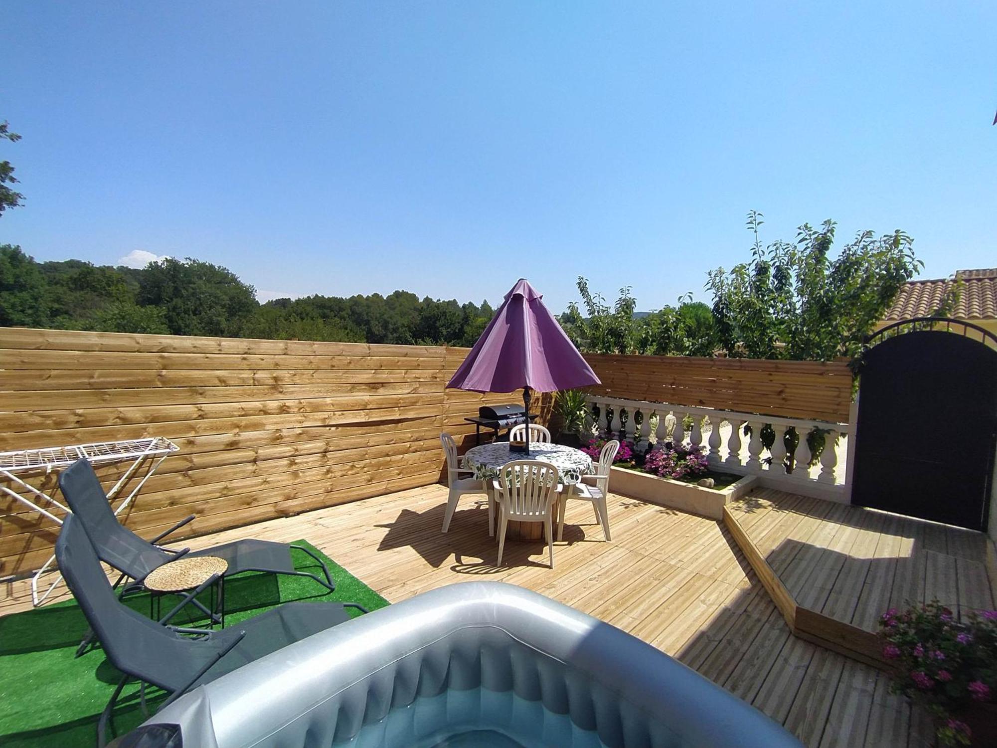 Studio Cosy Avec Terrasse Et Jacuzzi A Disposition De Mai A Aout Rians  Exterior photo